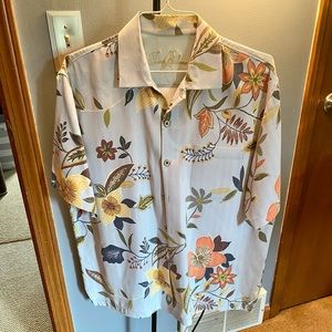 Tommy Bahama Mens 100% Silk Hawaiian short sleeve shirt size Large